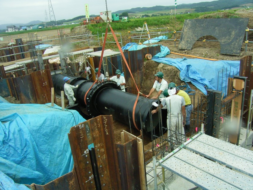 富良野市 ハートヒルパーク プラ擬木 3段柵